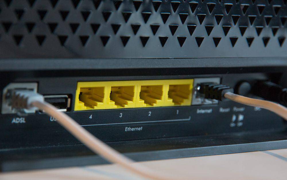 ilustrasi modem (unsplash.com/Stephen Phillips - Hostreviews.co.uk)