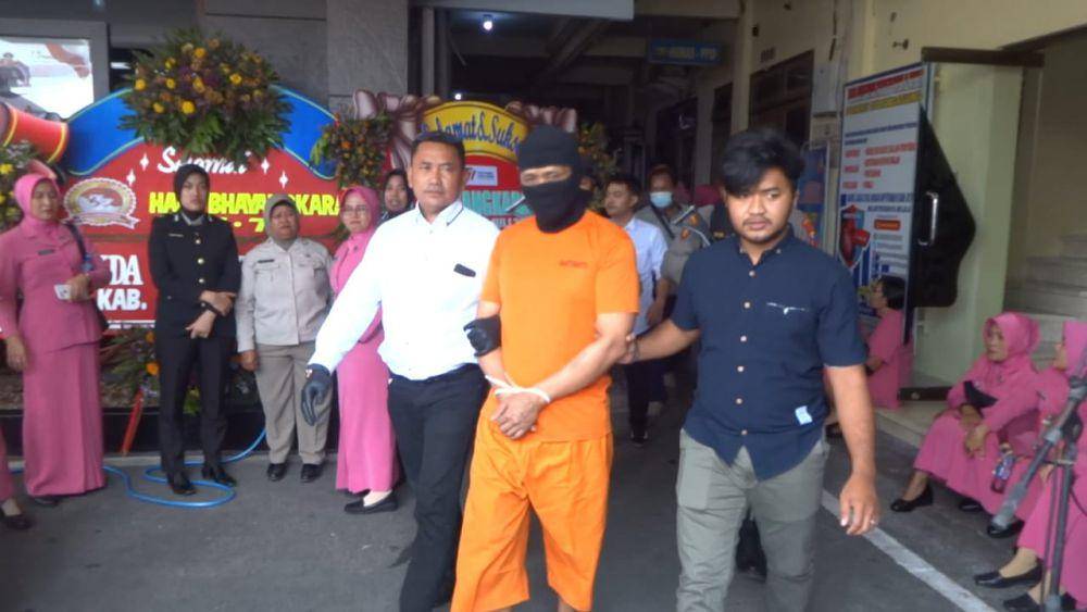 Tersangka kasus pembunuhan pasutri di Tulungagung. IDN Times/ Bramanta Pamungkas