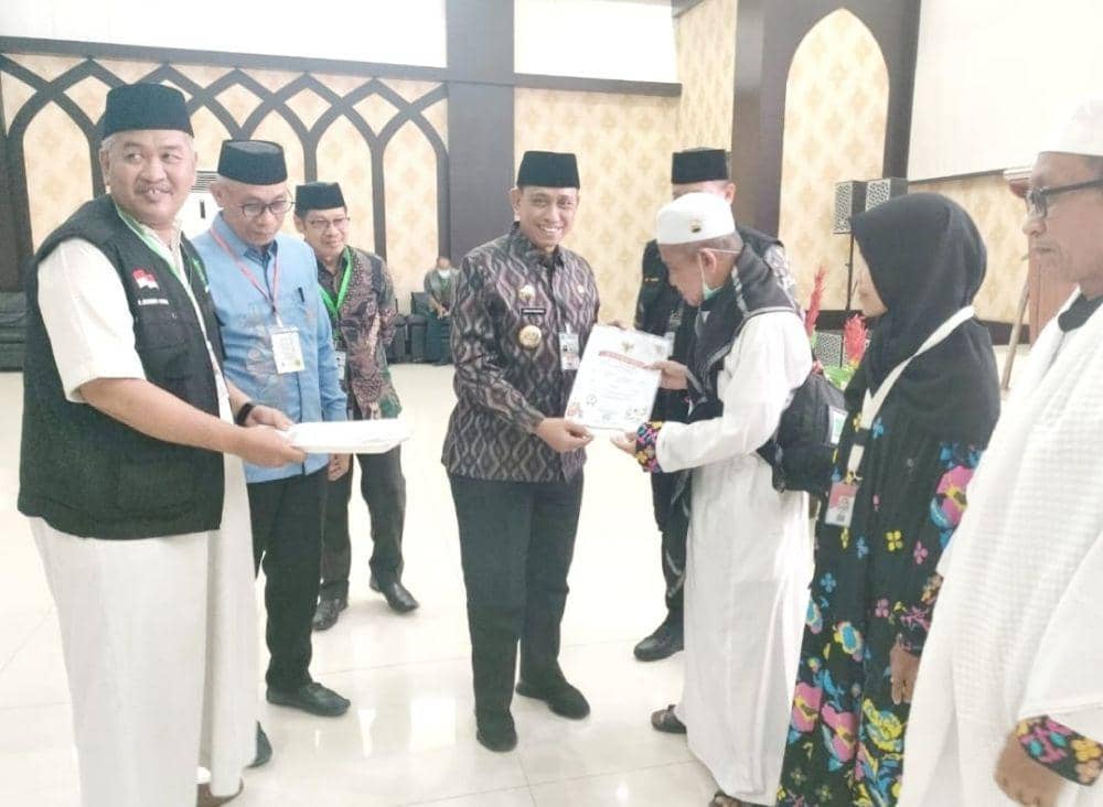 Jemaah Kloter 21 Makassar Langsung Terima Sertifikat Haji