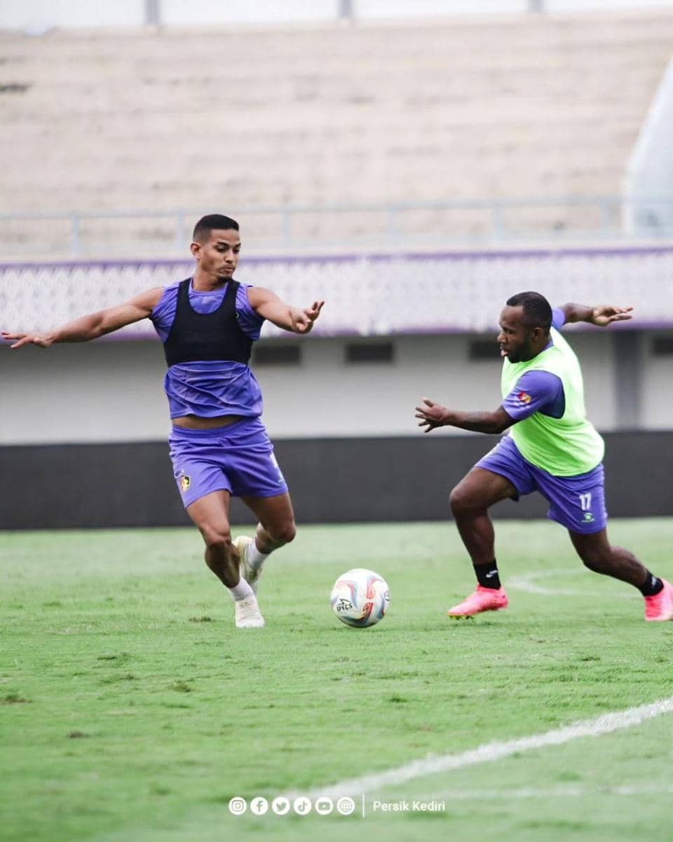 Pemain Persik Kediri saat berlatih. Instagram.com/ persikfcofficial