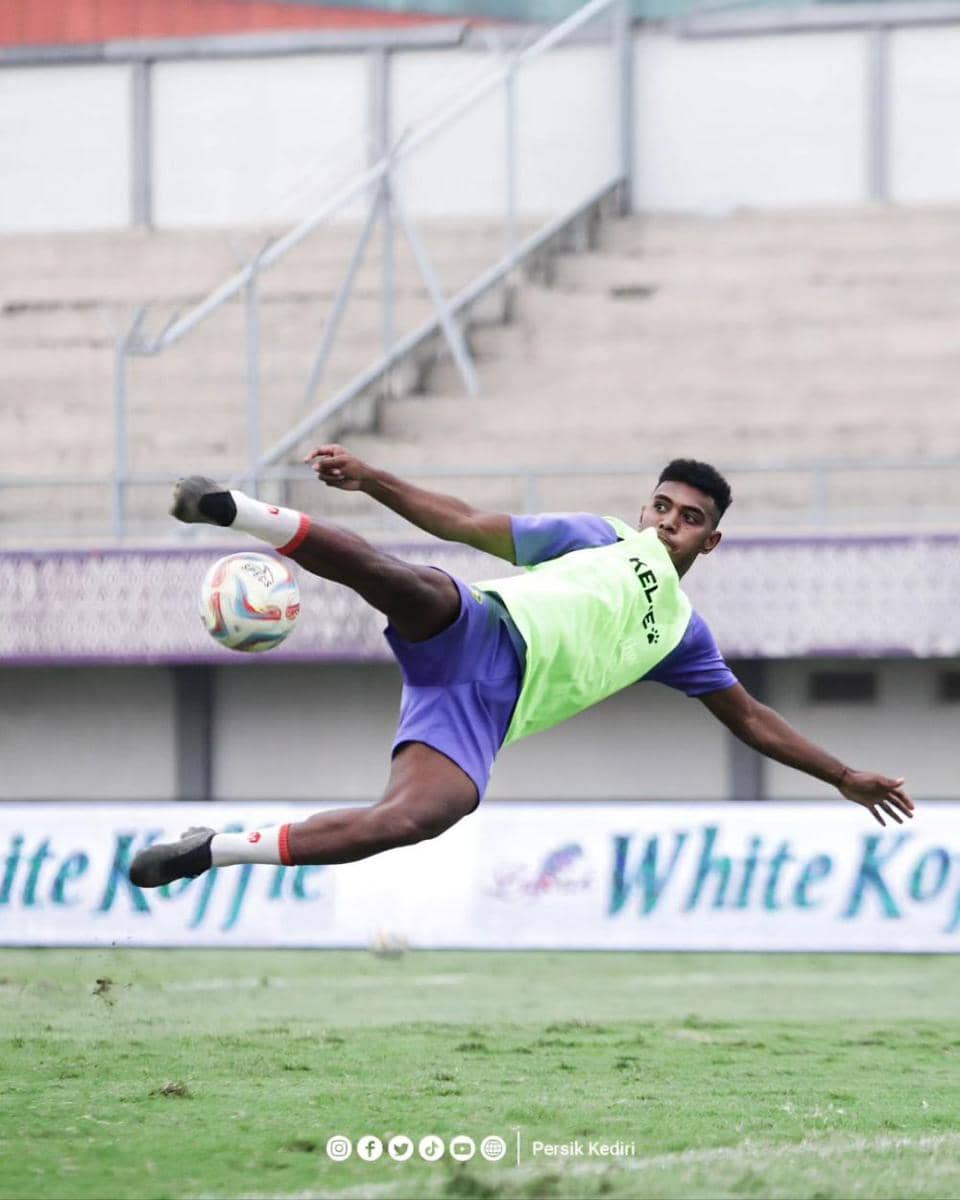 Pemain Persik Kediri saat berlatih. Instagram.com/ persikfcofficial