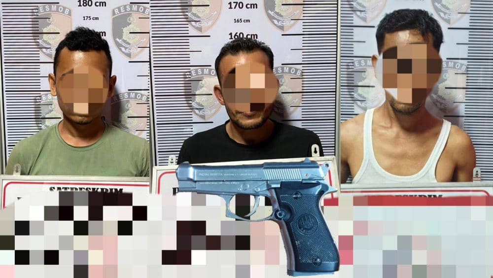 Tiga penculik beserta senjata air softgun usai ditahan Polres Lhokseumawe. (Dokumentasi Humas Polres Lhokseumawe untuk IDN Times)
