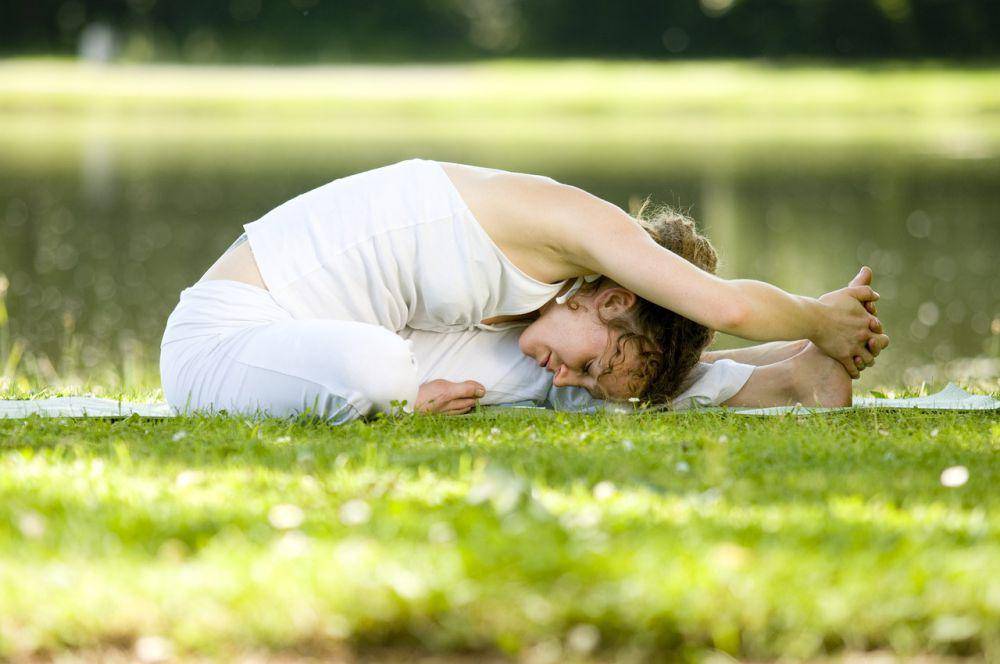 Seorang perempuan yang melakukan gerakan yoga (pixabay.com/Belloso dan Herchen GbR)