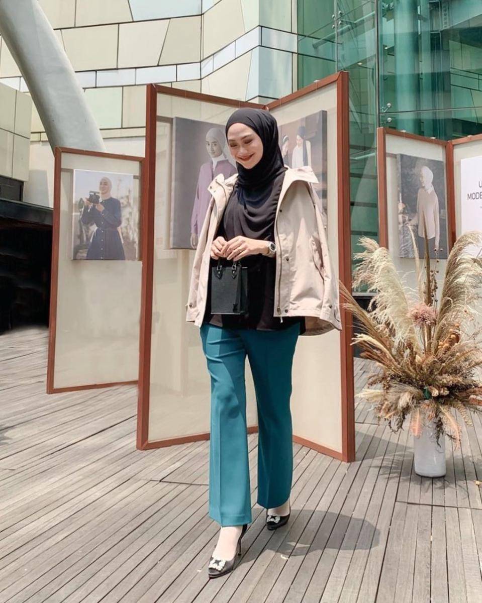 Office look ala Nada Indah (instagram.com/indahnadapuspita)
