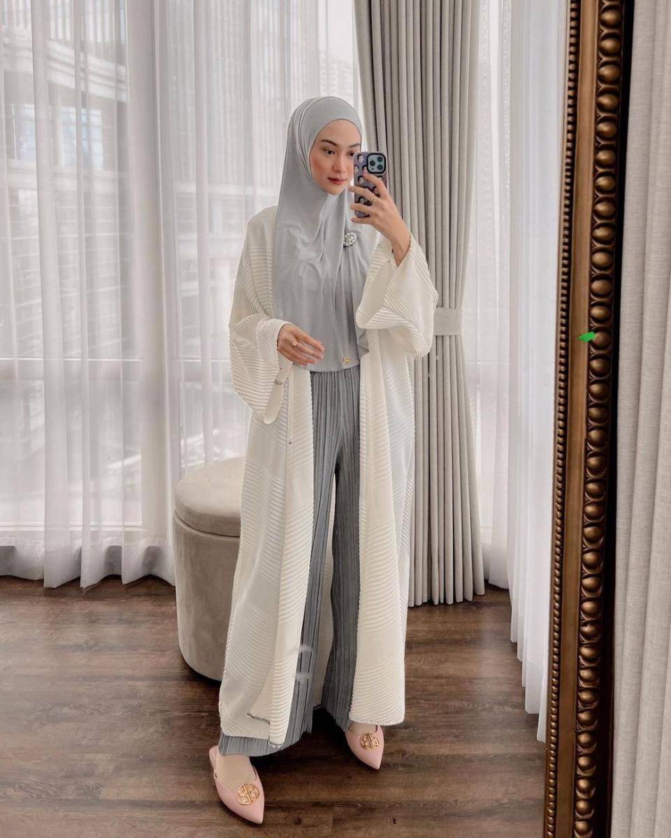 Office look ala Nada Indah (instagram.com/indahnadapuspita)