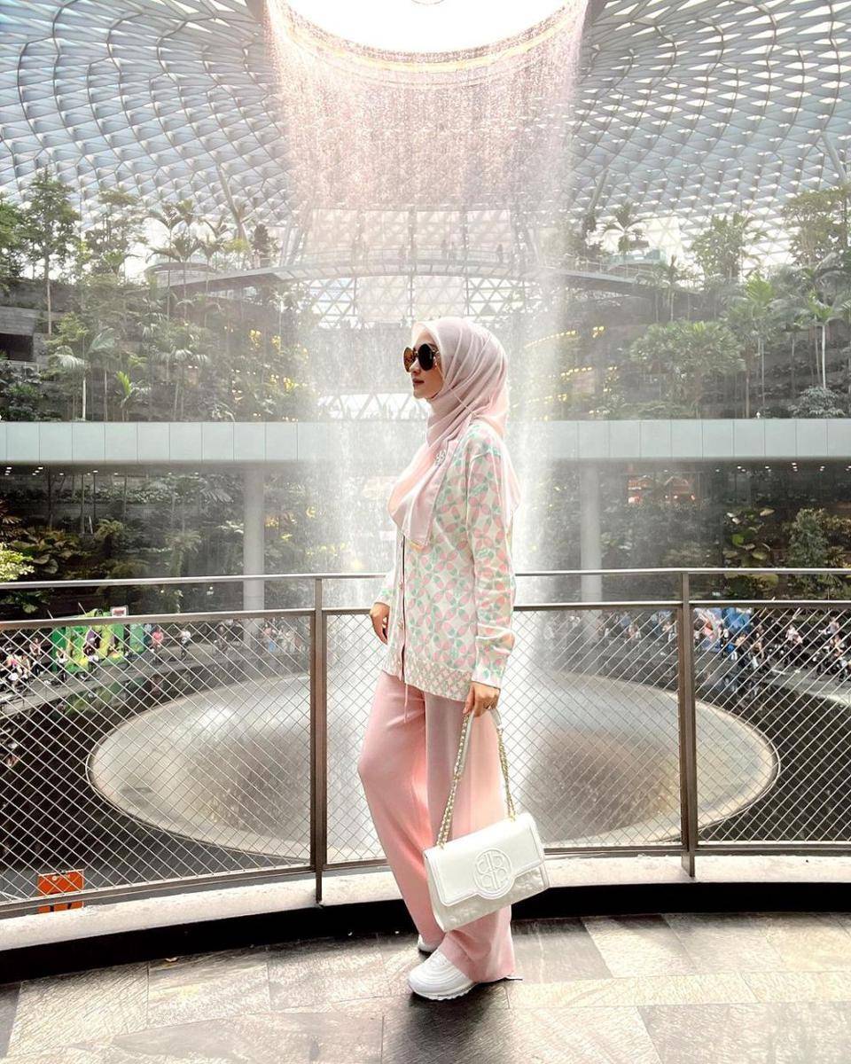 Office look ala Nada Indah (instagram.com/indahnadapuspita)