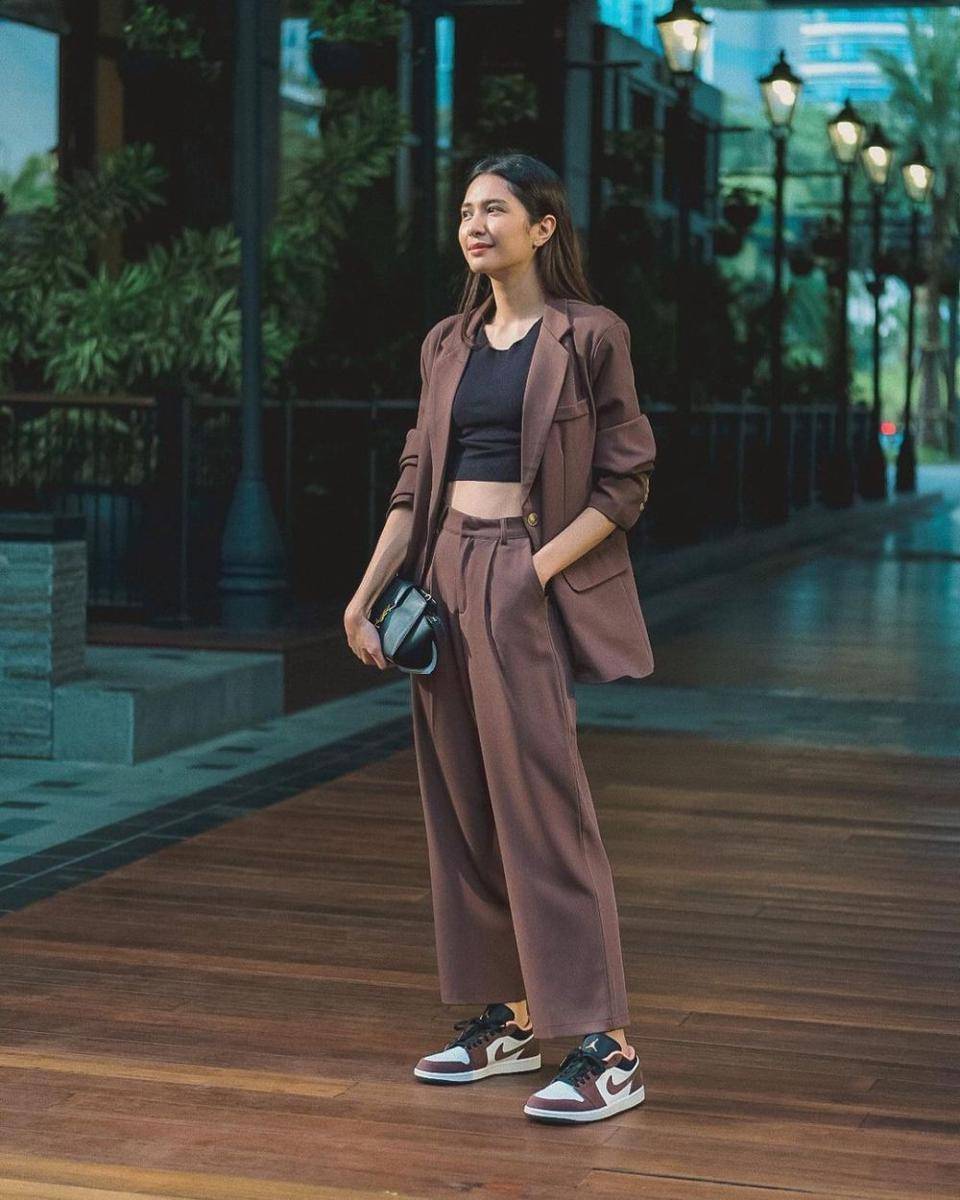 Baju ngantor ala Mikha Tambayong (instagram.com/miktambayong)