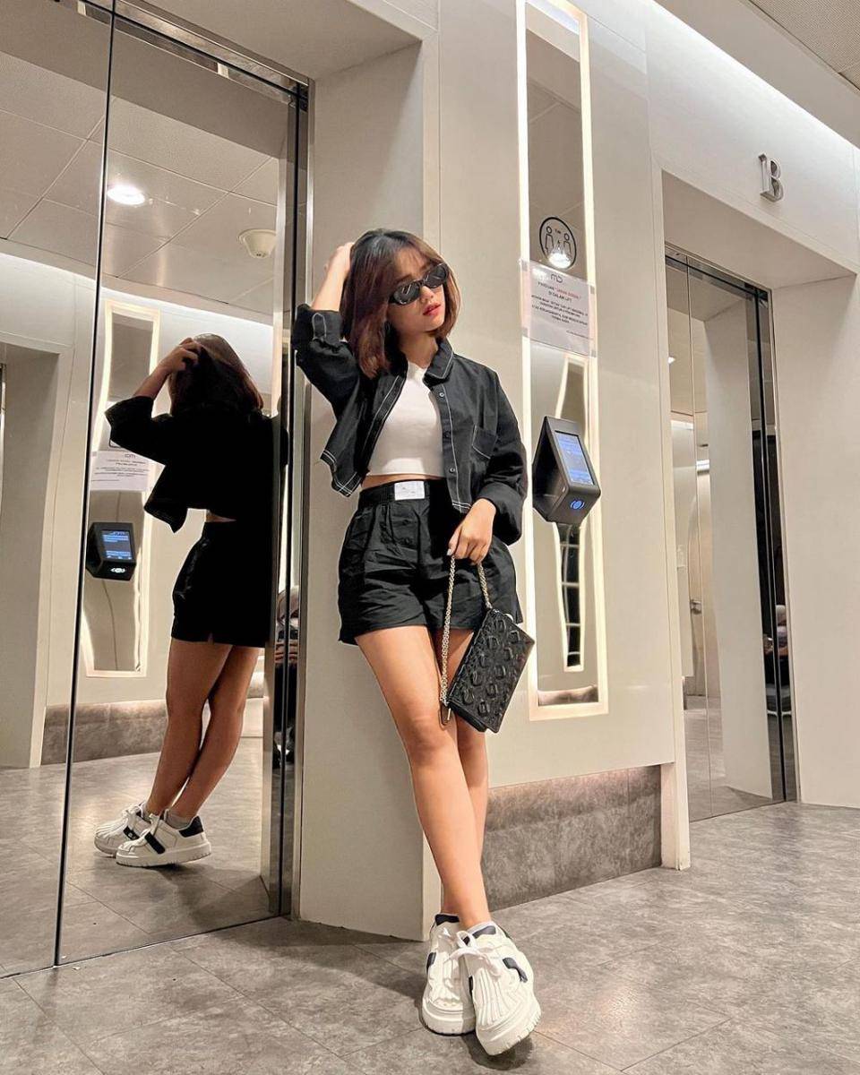 padu padan crop top ala Fuji Utami (instagram.com/fuji_an)