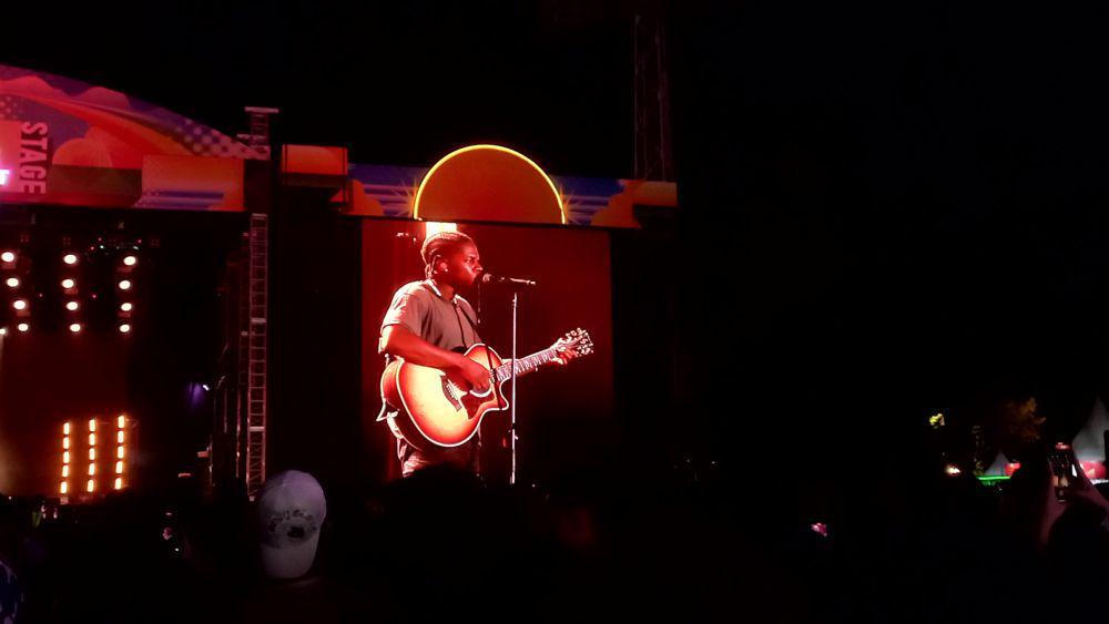 10 Potret Keseruan Penampilan Daniel Caesar di We The Fest 2023