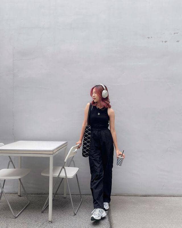 mix and match sneakers ala Misellia Ikwan (instagram.com/misellia_)