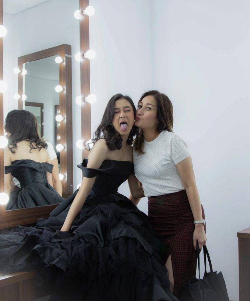 potret Keisya Levronka dan ibunya, Levi (Instagram.com/levihavron)