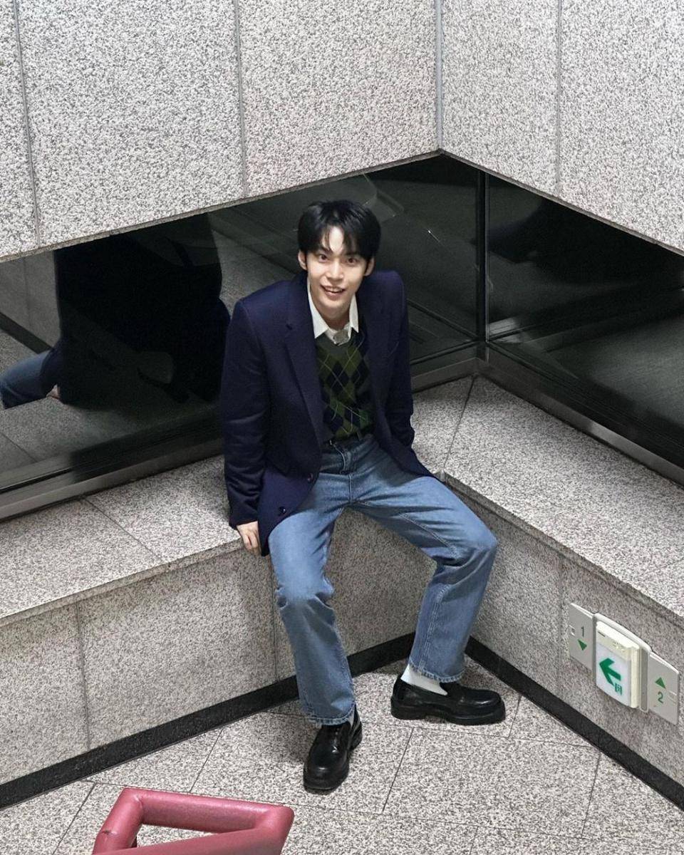 Doyoung NCT (instagram.com/do0_nct)