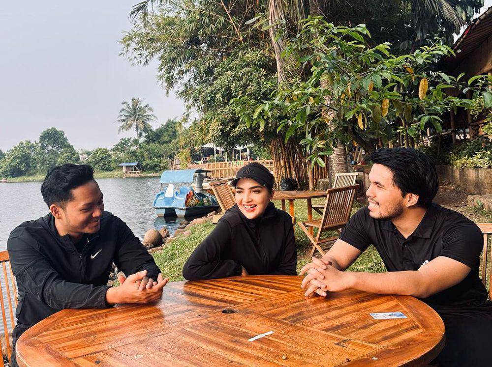 potret Thoriq Halilintar blusukan bareng pejabat (instagram.com/thariqhalilintar)