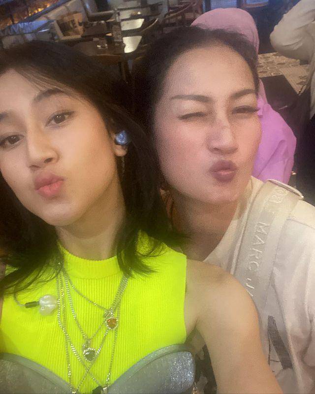 Keisya Levronka dan mama (instagram.com/levihavron)
