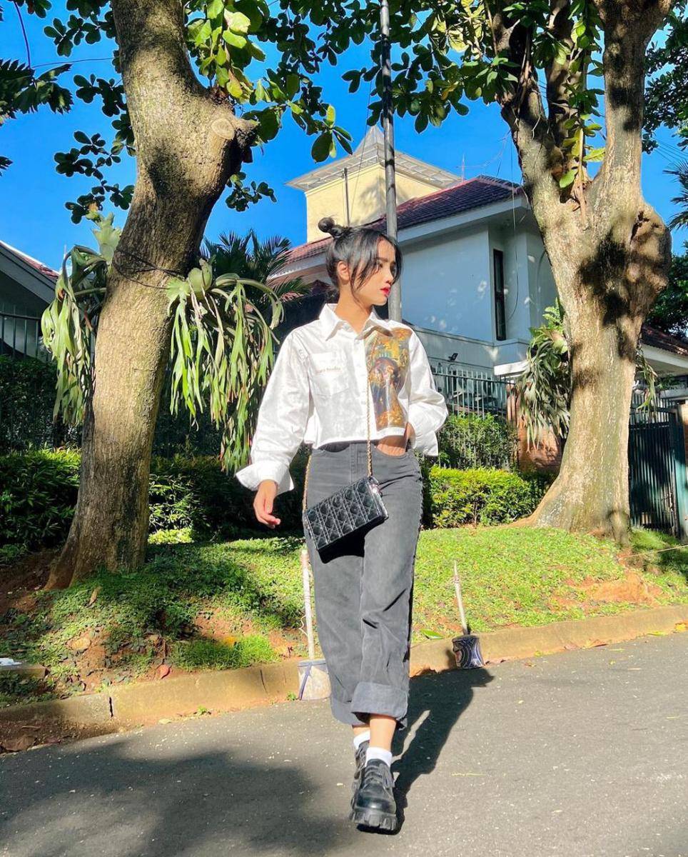 padu padan crop top ala Fuji Utami (instagram.com/fuji_an)