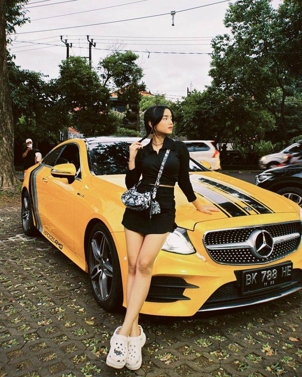 padu padan crop top ala Fuji Utami (instagram.com/fuji_an)