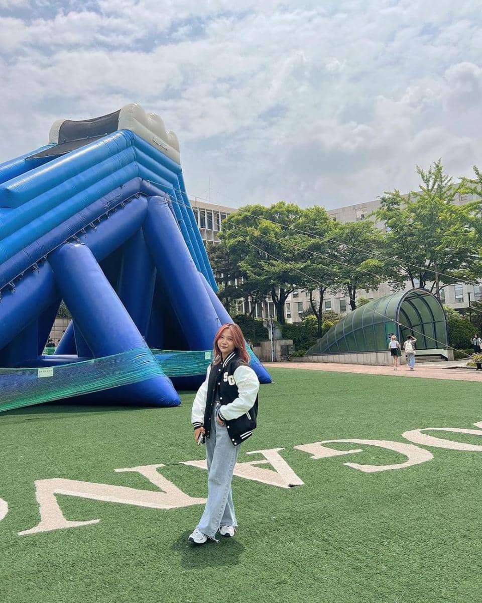 mix and match sneakers ala Misellia Ikwan (instagram.com/misellia_)