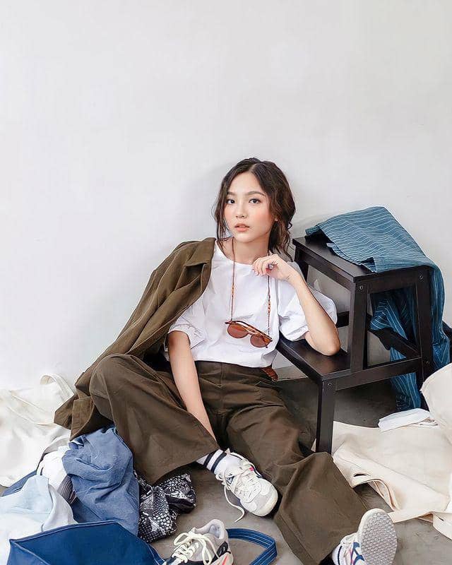 mix and match sneakers ala Misellia Ikwan (instagram.com/misellia_)