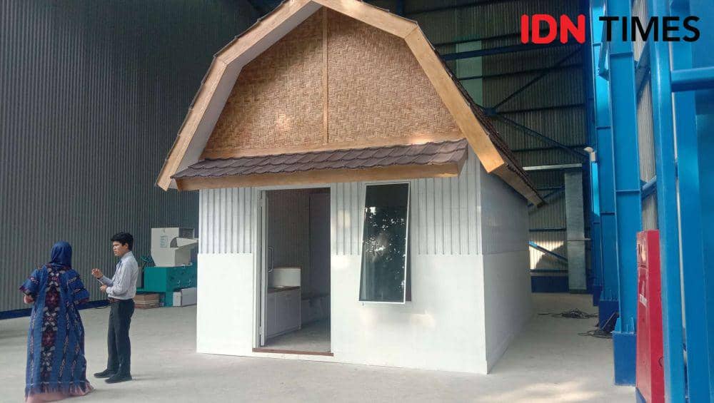 Rumah yang dibangun dari bata plastik yang dihasilkan di pabrik Block Eco Solutions Lombok. (IDN Times/Muhammad Nasir)