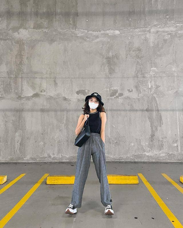 mix and match sneakers ala Misellia Ikwan (instagram.com/misellia_)