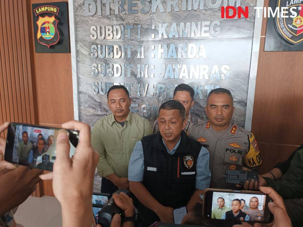 Ditreskrimum Polda Lampung konferensi pers penyelamatan WNA Malaysia. (IDN Times/Tama Yudha Wiguna).