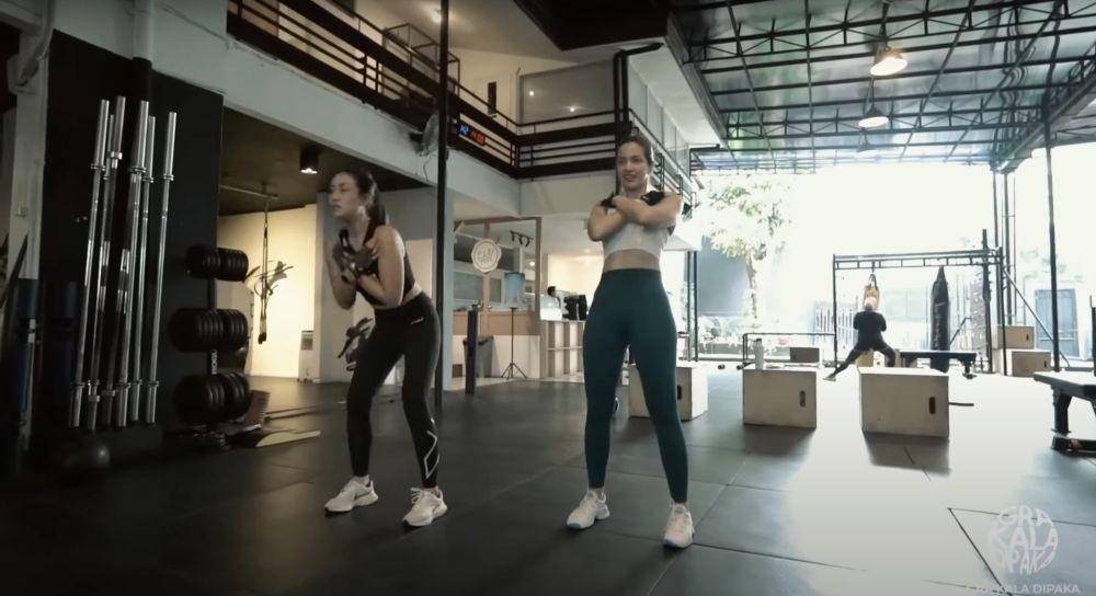 momen Nia Ramadhani cek tulang kaki yang diduga retak (youtube.com/grakaladipaka)