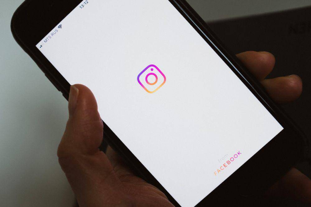 ilustrasi logo minimalis (pexels.com/ready made)