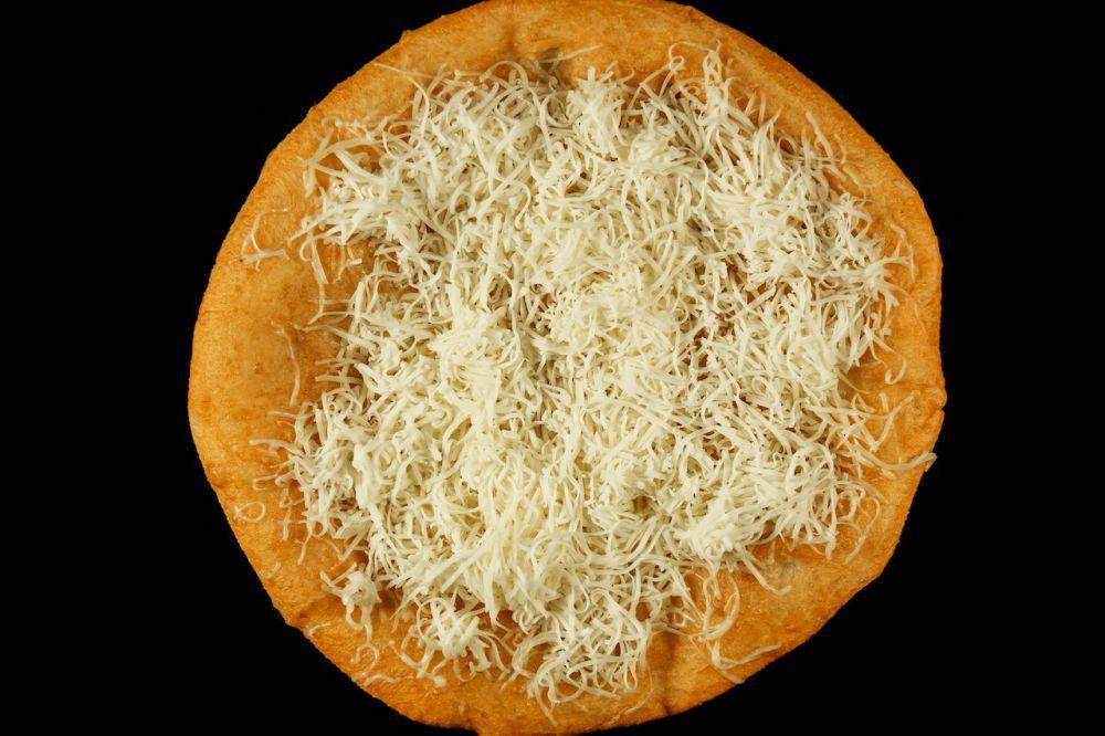 Roti maryam dengan keju (pexels.com/richard letrich)