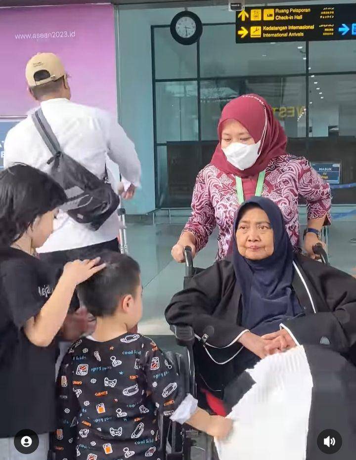 kondisi ibu Ria Ricis (instagram.com/riaricis1795)