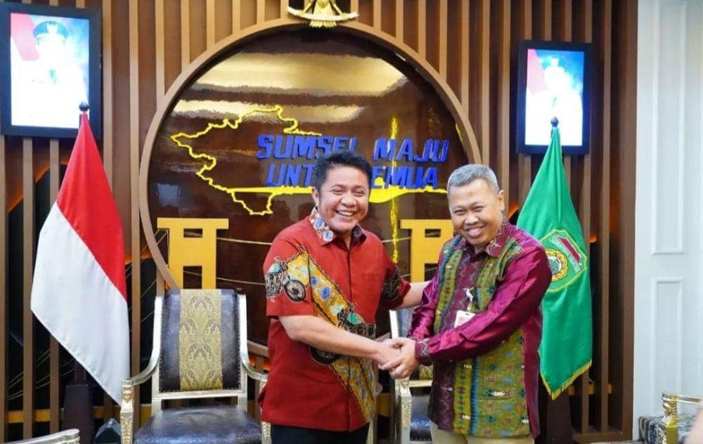 Gubernur Sumsel bersama Executive General Manager (EGM) PT Angkasa Pura II, Bandara Sultan Mahmud Badaruddin II Palembang, R. Iwan Winaya (Dok: Humas Pemprov Sumsel)