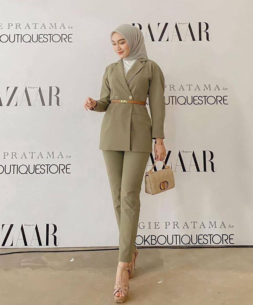 Style hijab kantor warna hijau (instagram.com/melodyprima)
