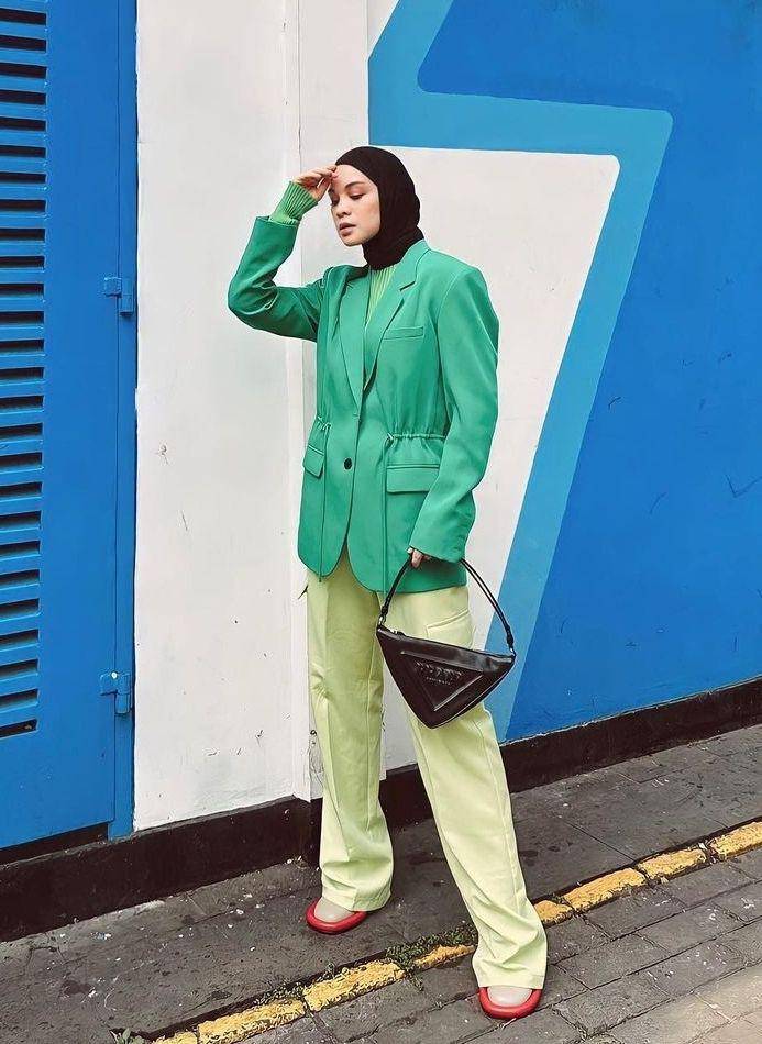 Style hijab kantor warna hijau (instagram.com/tantrinamirah)