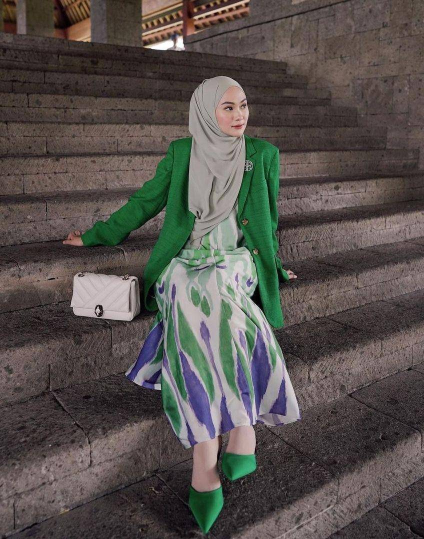 Style hijab kantor warna hijau (instagram.com/indahnadapuspita)