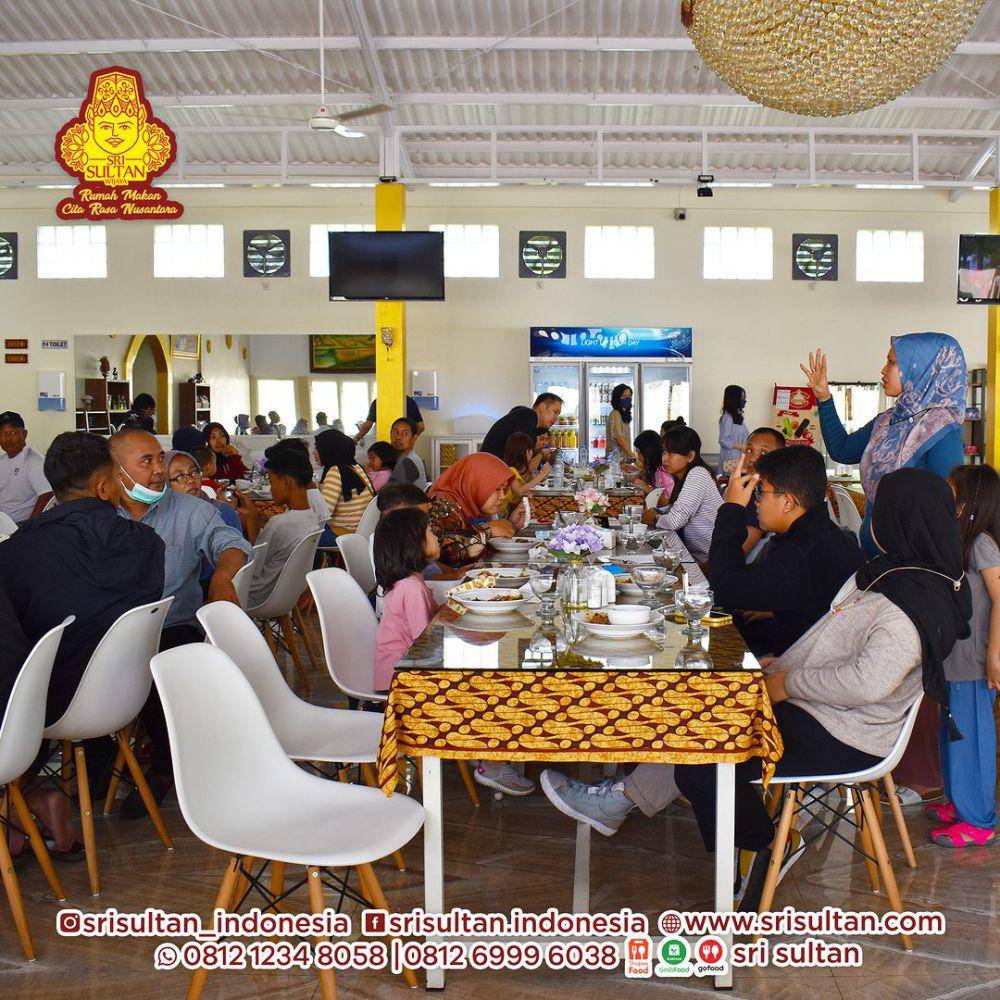Keramaian pengunjung rumah makan Sri Sultan Prigen. Instagram/srisultan_indonesia