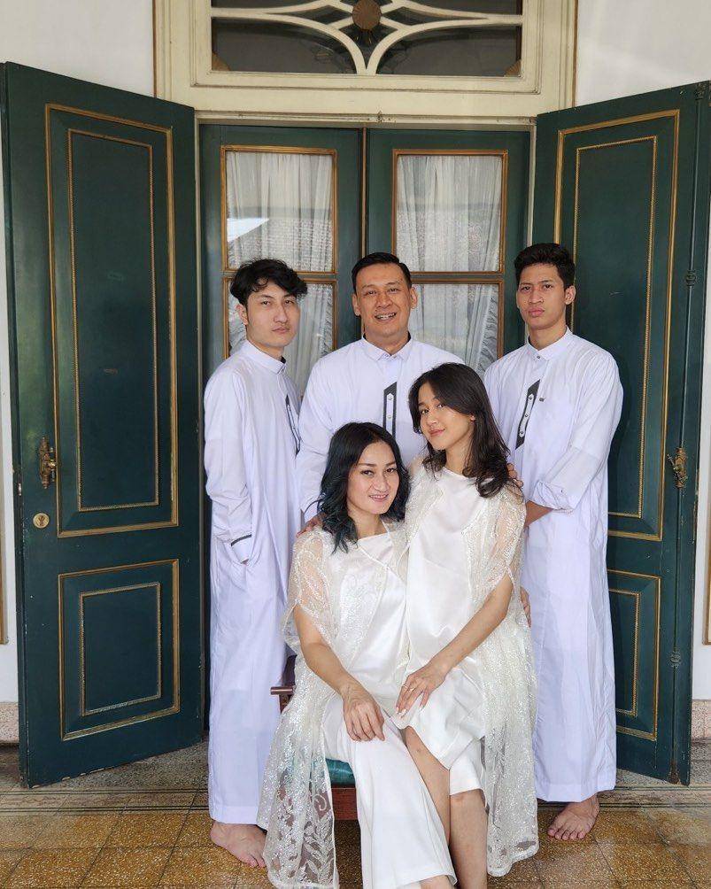 Keisya Levronka dan mama (instagram.com/levihavron)