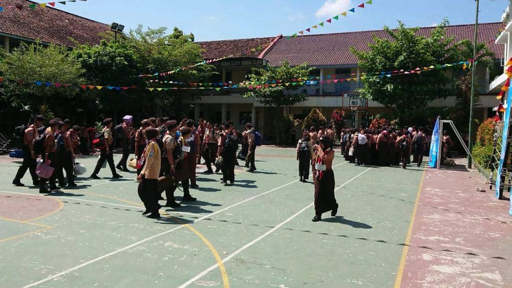 Aktivitas siswa SMKN 1 Kedungwaru. IDN Times/ Bramanta Pamungkas