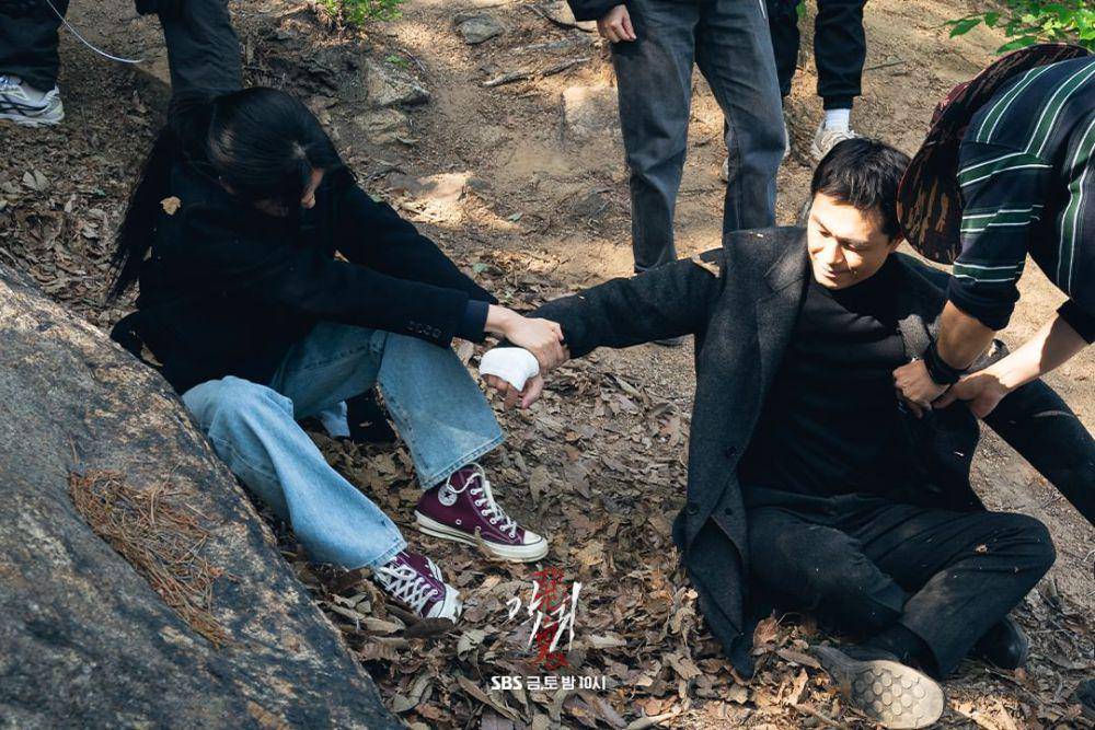 cast drama Revenant di balik layar (instagram.com/sbsdrama.official)