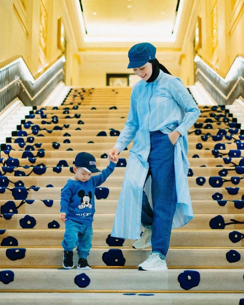 OOTD hijab warna cerah ala Indah Nada (instagram.com/indahnadapuspita)