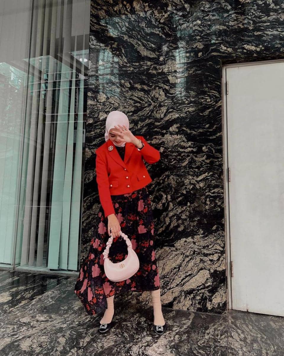 OOTD hijab warna cerah ala Indah Nada (instagram.com/indahnadapuspita)