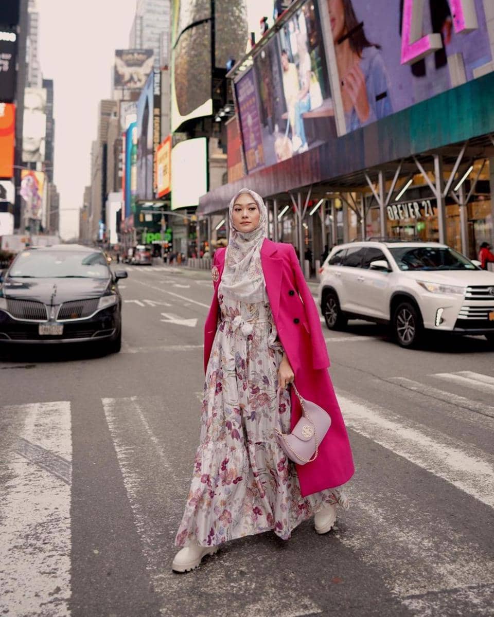 OOTD hijab warna cerah ala Indah Nada (instagram.com/indahnadapuspita)