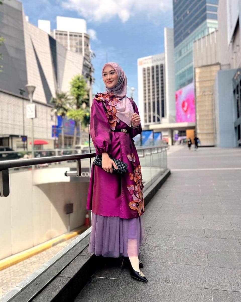 OOTD hijab warna cerah ala Indah Nada (instagram.com/indahnadapuspita)