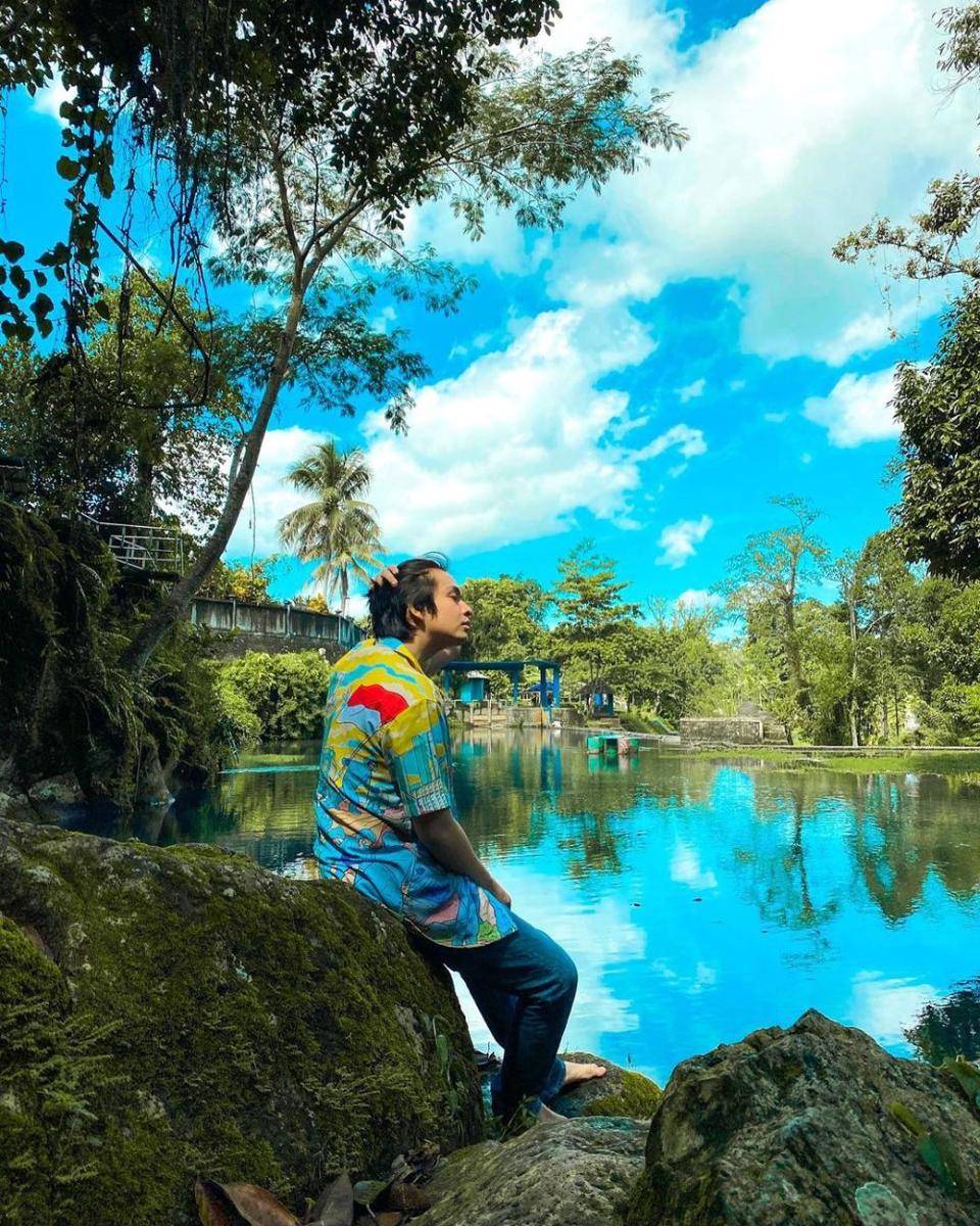 mix and match celana jeans ala Angga Yunanda (instagram.com/angga)