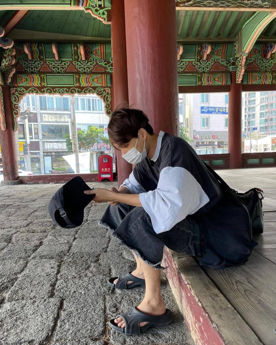 inspirasi outfit santai ala Kai EXO (instagram.com/zkdlin)