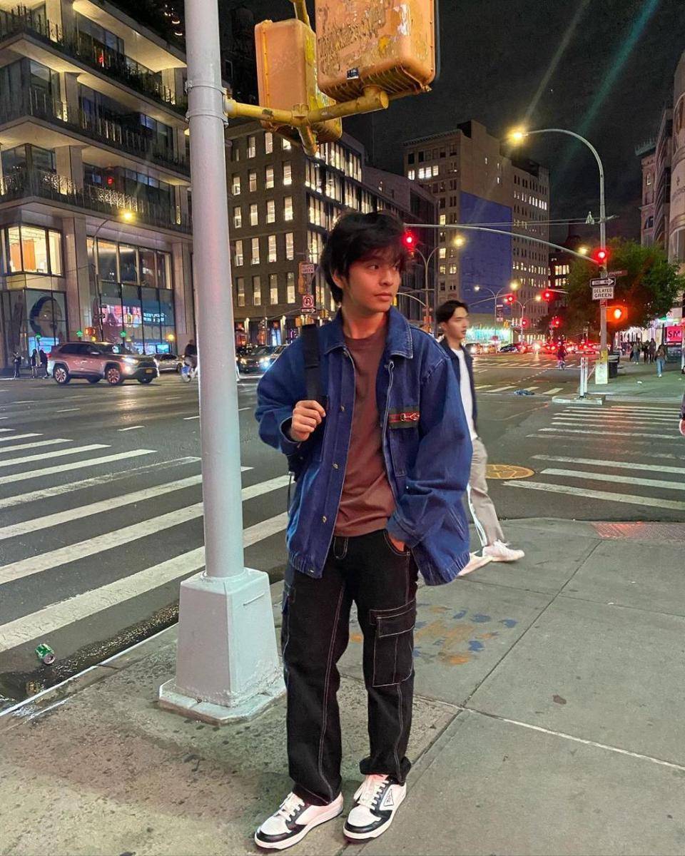 mix and match celana jeans ala Angga Yunanda (instagram.com/angga)