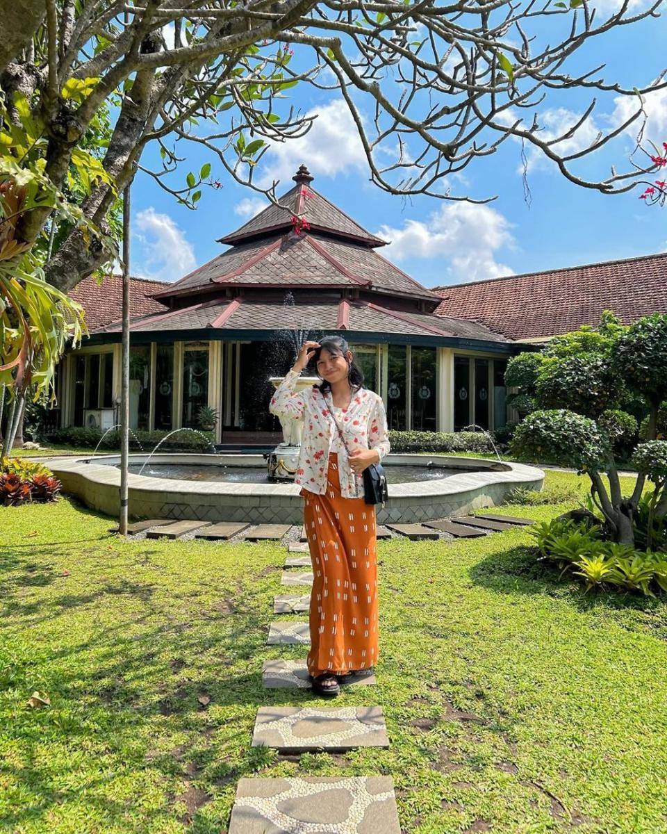 padu padan kebaya untuk daily outfit (instagram.com/avindayp)