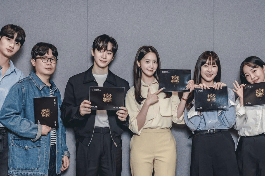 [QUIZ] Siapa Pemain KDrama King The Land yang akan Menemanimu Liburan di Korea Selatan?