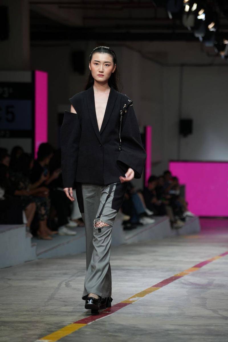 Koleksi para siswa LPTB Susan Budihardjo di JF3 Fashion Festival 2023 yang berlangsung di Summarecon Mall Kelapa Gading. 22 Juli 2023. (dok. Tim Muara Bagdja)