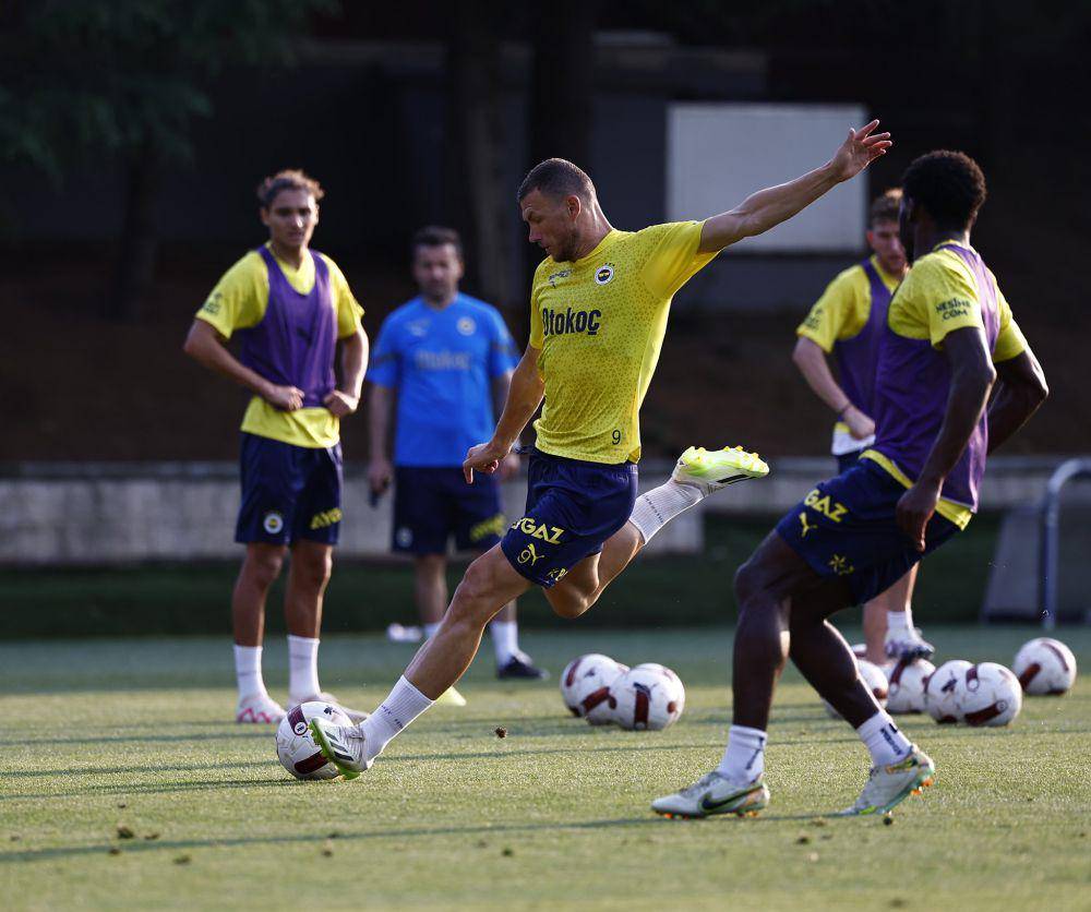 Fenerbahce ketika menjalani tur pramusim 2023. (twitter.com/Fenerbahce)