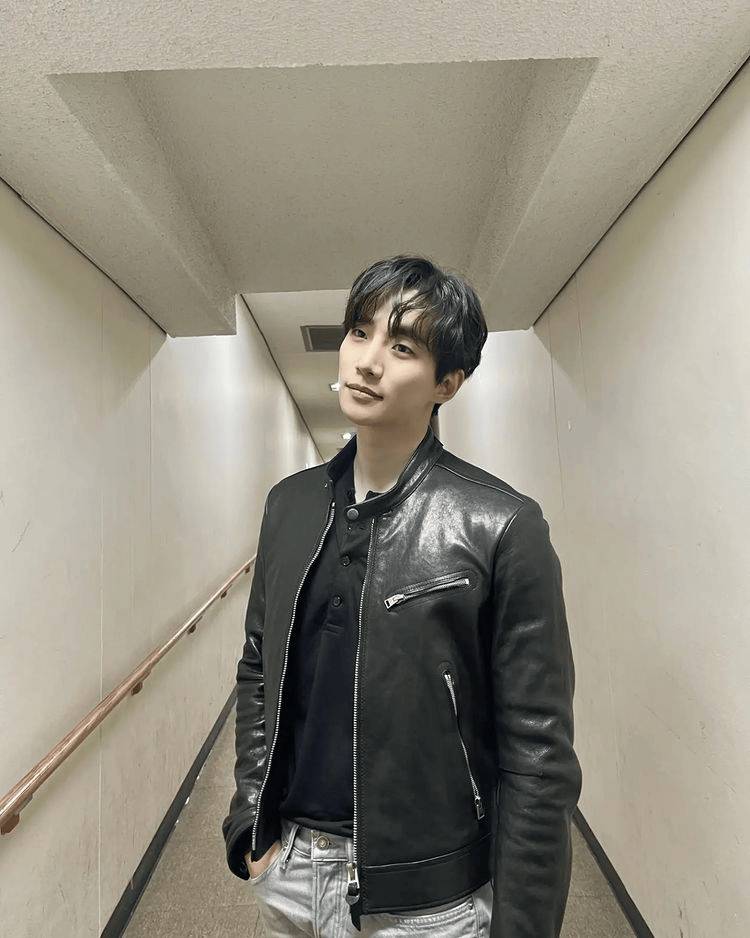 Mix and match jaket ala Lee Junho 2PM (Instagram.com/le2jh)
