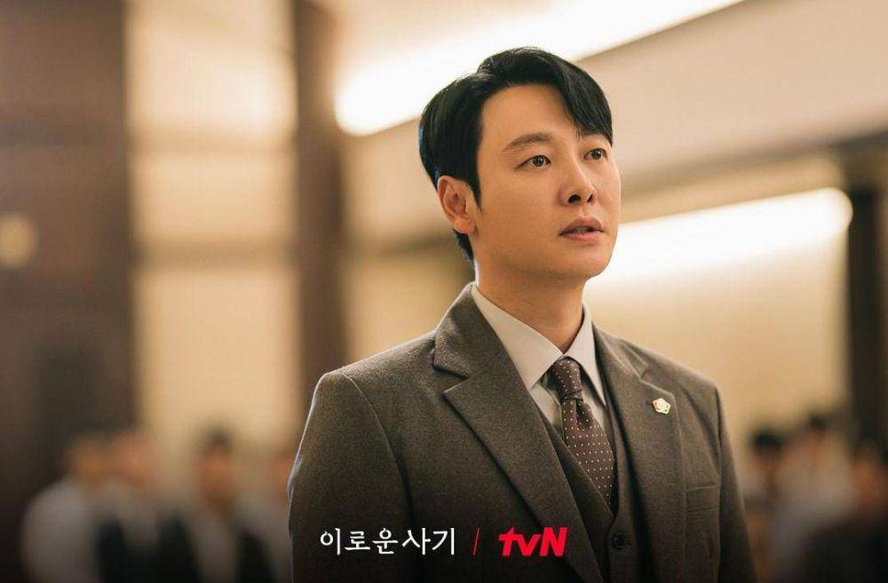 Kim Dong Wook di drama Delightfully Deceitful (instagram.com/tvn_drama)